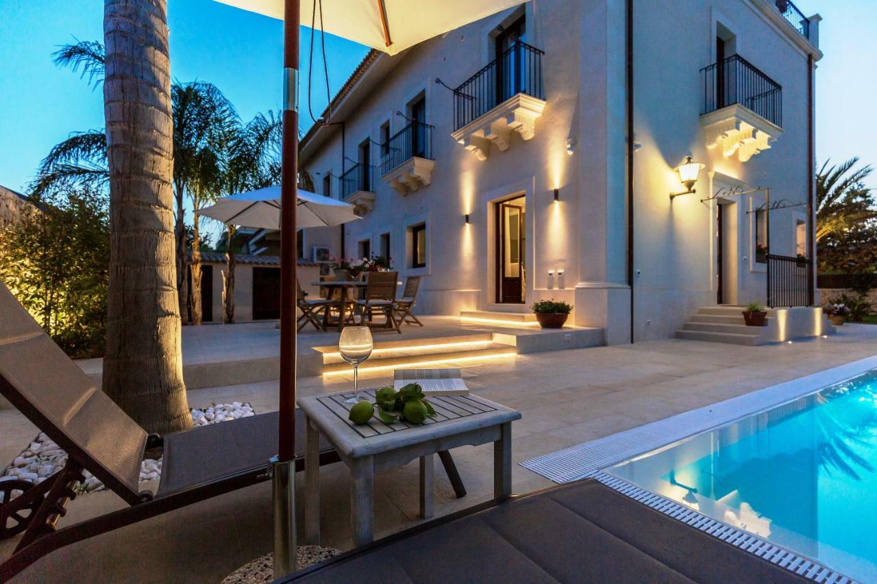 Villa Raphael 阿沃拉 外观 照片