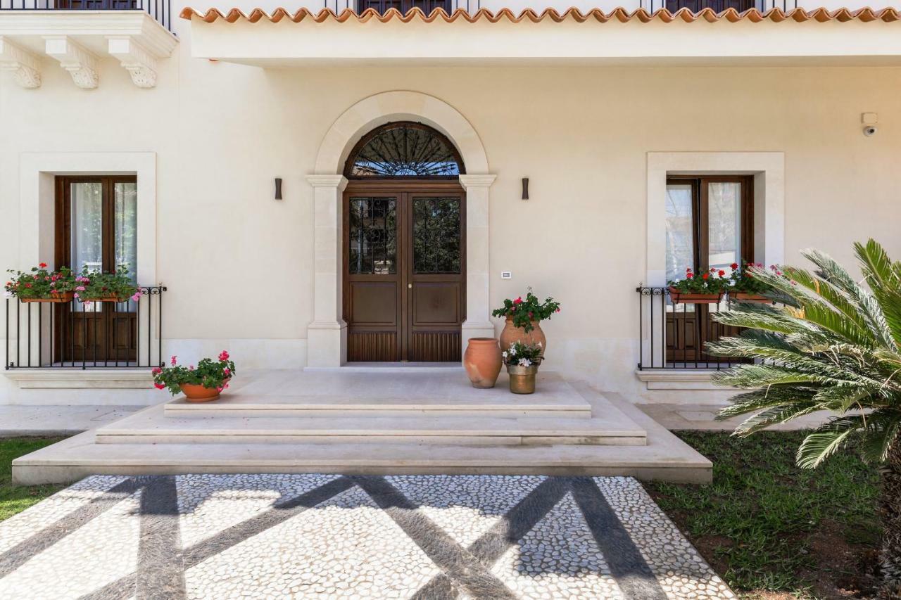Villa Raphael 阿沃拉 外观 照片