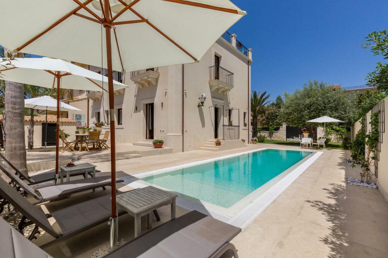 Villa Raphael 阿沃拉 外观 照片