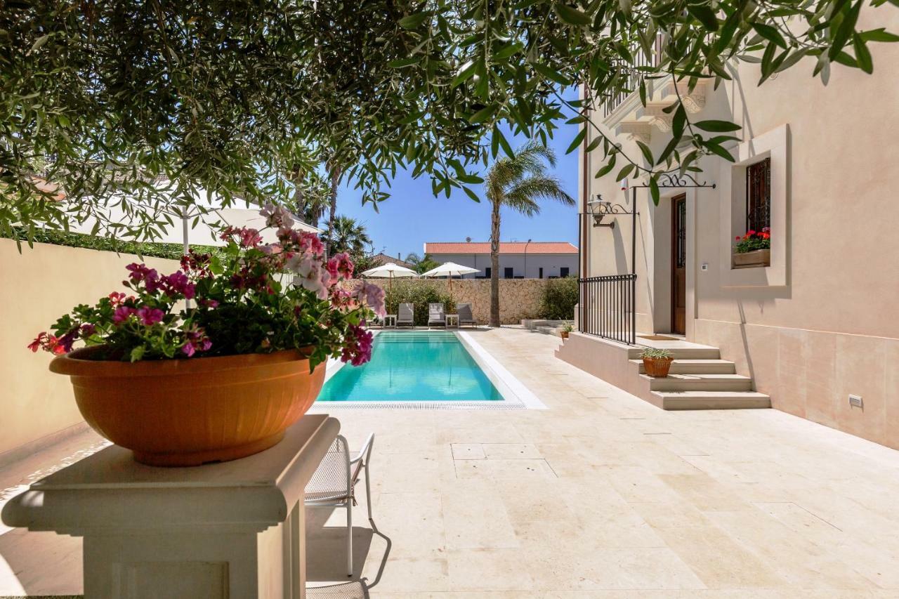 Villa Raphael 阿沃拉 外观 照片