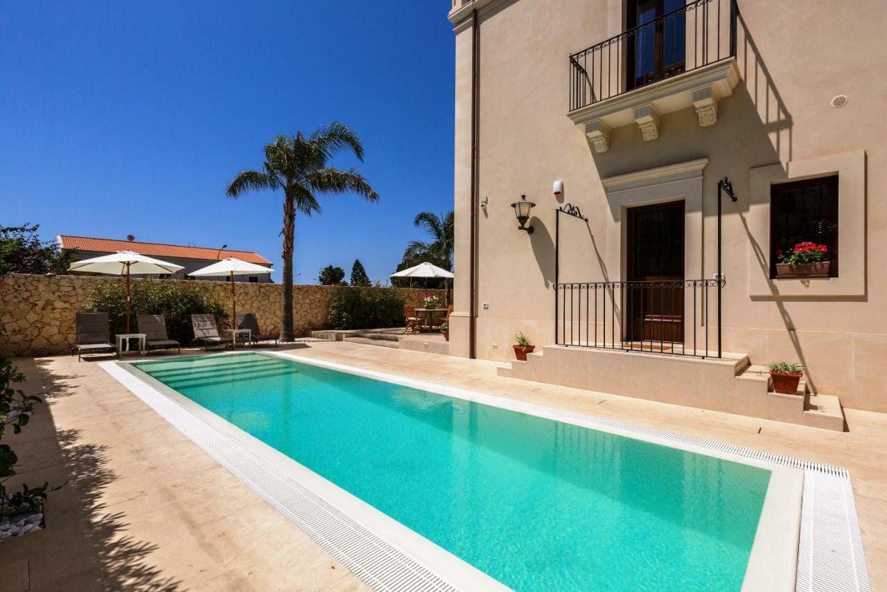 Villa Raphael 阿沃拉 外观 照片