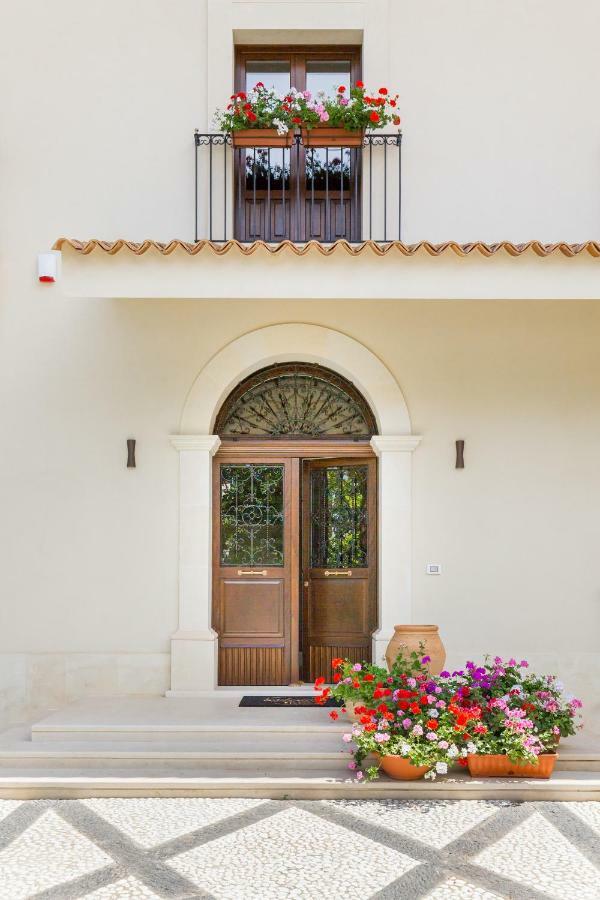 Villa Raphael 阿沃拉 外观 照片